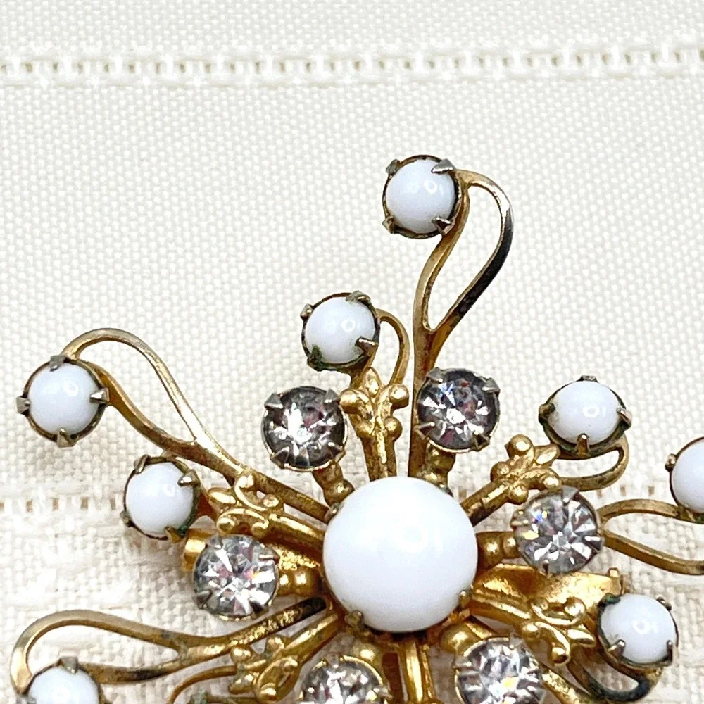 Vintage Milk Glass & Crystal Rhinestone Gold Tone Pinwheel Snowflake Brooch